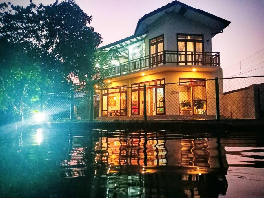 Aurora Lagoon Front Негомбо Екстер'єр фото